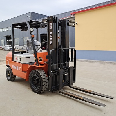 凱臨重工兩驅(qū)叉車 高效倉儲服務(wù)的理想解決方案